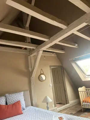 Un ou plusieurs lits dans un hébergement de l'établissement Les Chambres du Roi