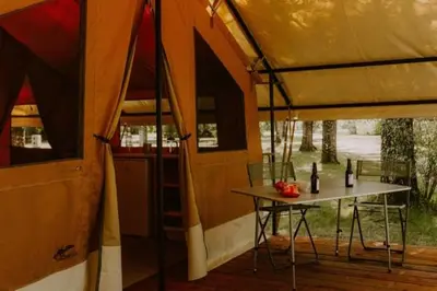 Terrasse ou espace extérieur de l'établissement Camping Onlycamp Le Pont Romain