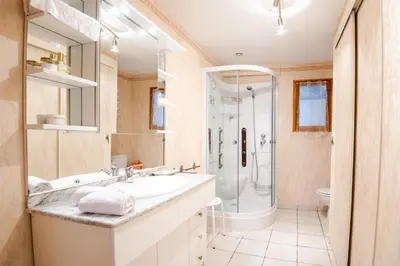 Salle de bains dans l'établissement L'Ancien relais de poste