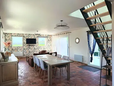 Télévision ou salle de divertissement dans l'établissement Gîte de charme pour 6 pers. près d'Angers, calme campagnard - FR-1-622-27