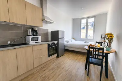 Cuisine ou kitchenette dans l'établissement Le Studio BILOBOU