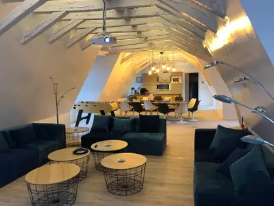 Coin salon dans l'établissement GITE LOFT DE 15 PERSONNES AU CHATEAU DE JALLANGES VOUVRAY