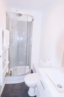 Salle de bains dans l'établissement Studios Lsquare-Residence