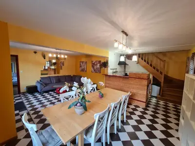 Cuisine ou kitchenette dans l'établissement Gîte de l'orangerie du château de Jallanges- 11 personnes
