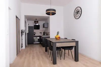Cuisine ou kitchenette dans l'établissement Appartement 70m2 hyper centre avec baignoire balnéo