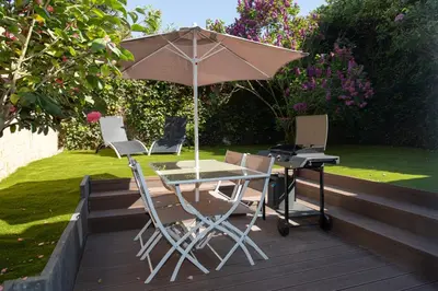 Jardin de l'établissement Appartement 70m2 hyper centre avec baignoire balnéo