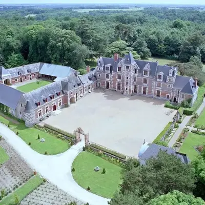 GITE DANINOU; meublé 3 chambres avec terrasse (1er étage du château)