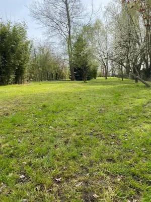 Jardin de l'établissement Aux Premières Loges - Gîte de charme proche du circuit