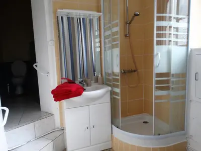 Salle de bains dans l'établissement Studio Séquoia au pied du Château