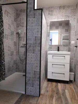 Salle de bains dans l'établissement 5km de beauval, gîte l'étoile des châteaux