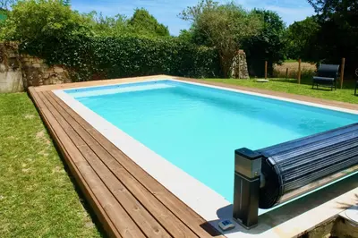 Piscine de l'établissement Closerie Les Roches - Charming and spacious 2 bedroom cottage ou située à proximité