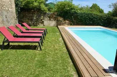 Piscine de l'établissement Closerie Les Roches - Charming and spacious 2 bedroom cottage ou située à proximité