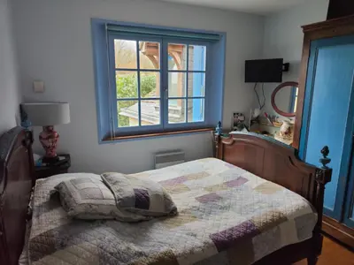 Un ou plusieurs lits dans un hébergement de l'établissement La Maison Bleue de Husseau Ancienne ferme semi-troglodytique 18e siècle