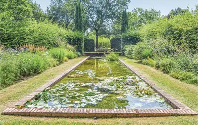Jardin de l'établissement 3 Bedroom Awesome Home In Cheille Bourg