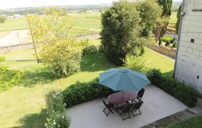 Jardin de l'établissement Gorgeous Home In Chinon With Wifi
