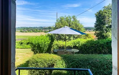 Jardin de l'établissement Gorgeous Home In Chinon With Wifi