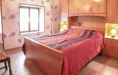 Un ou plusieurs lits dans un hébergement de l'établissement 5 Bedroom Awesome Home In Louzy