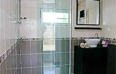 Salle de bains dans l'établissement Lovely Home In Saumur With Wifi
