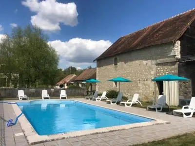 Piscine de l'établissement Les Vieux Chênes ou située à proximité