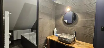 Salle de bains dans l'établissement PADDOCK 24 Arnage - Loft Le Mans