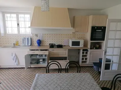 Cuisine ou kitchenette dans l'établissement Caravane Esterel chez un propriétaire