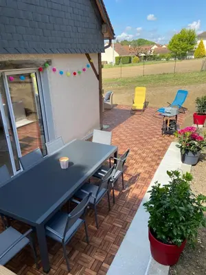 Terrasse ou espace extérieur de l'établissement La Charmeraie : Le Logis