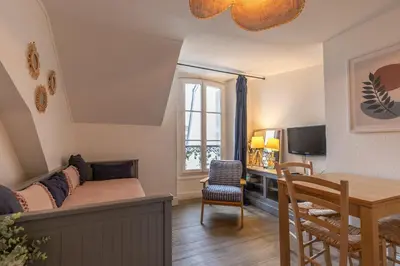 Télévision ou salle de divertissement dans l'établissement ☆ Sur les toits de Blois ☆ T2 avec vue Château