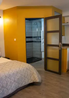 Un ou plusieurs lits dans un hébergement de l'établissement Les Studios de l'Escale proche du Zoo de Beauval