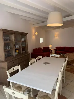 Coin salon dans l'établissement Les Bocages, gîtes de charme en Val de Loire, piscine chauffée