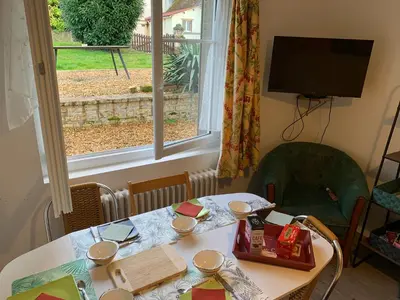 Télévision ou salle de divertissement dans l'établissement Les Amis de Beauval