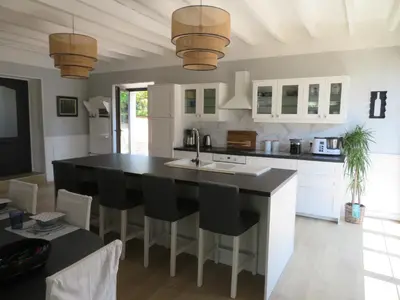 Cuisine ou kitchenette dans l'établissement La Perriche
