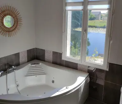 Salle de bains dans l'établissement Détente au bord du Loir - Gîte 2