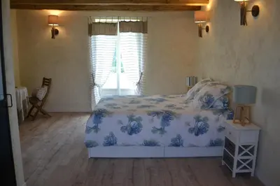 Un ou plusieurs lits dans un hébergement de l'établissement Escale à Villeperdue chambre Hellulaug