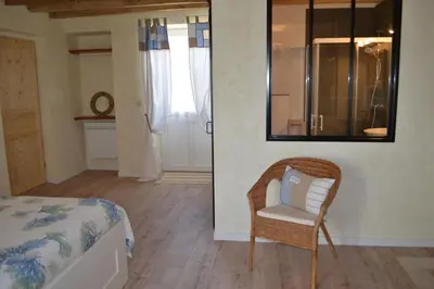 Un ou plusieurs lits dans un hébergement de l'établissement Escale à Villeperdue chambre Hellulaug