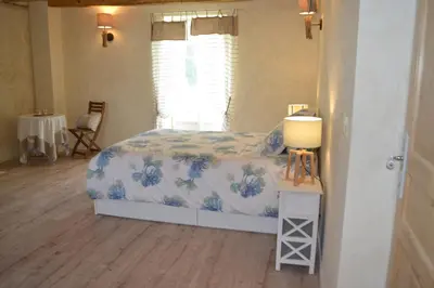 Un ou plusieurs lits dans un hébergement de l'établissement Escale à Villeperdue chambre Hellulaug