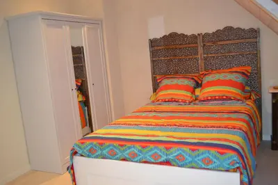 Un ou plusieurs lits dans un hébergement de l'établissement Escale à Villeperdue chambre JÜRMALA