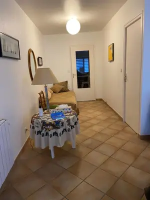 Coin salon dans l'établissement Appartement Rez de chaussée T2 centre-ville