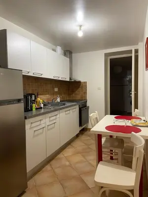 Cuisine ou kitchenette dans l'établissement Appartement Rez de chaussée T2 centre-ville