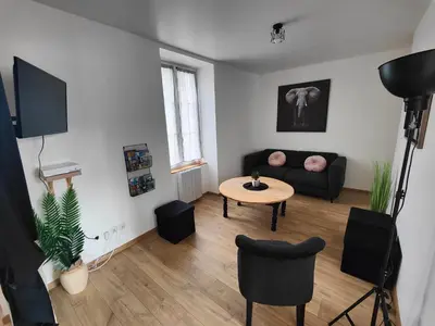 Télévision ou salle de divertissement dans l'établissement L'OASIS - Maison rénovée à 10 min de Beauval