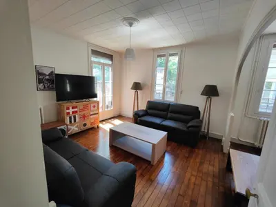 Télévision ou salle de divertissement dans l'établissement Maison Val de Cher
