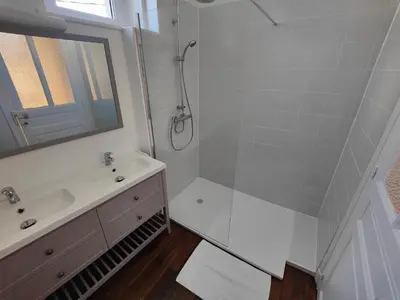 Salle de bains dans l'établissement Maison Val de Cher
