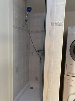 Salle de bains dans l'établissement La Parencelle, proche Boulerie Jump, PEC, Circuit