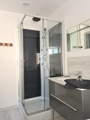 Salle de bains dans l'établissement La P'tite Bas-Rivière