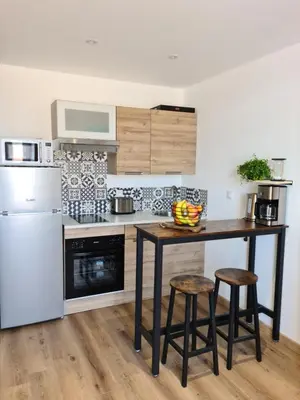Cuisine ou kitchenette dans l'établissement La P'tite Bas-Rivière