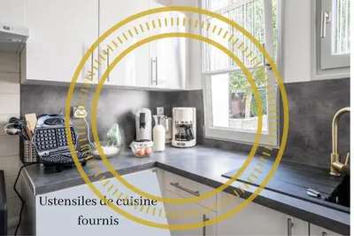 Cuisine ou kitchenette dans l'établissement SUPERLOGIS L'Alysse Classé 3étoiles HYPERCENTRE BLOIS