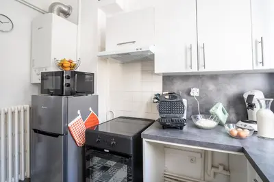 Cuisine ou kitchenette dans l'établissement SUPERLOGIS L'Alysse Classé 3étoiles HYPERCENTRE BLOIS