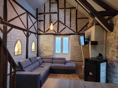 Coin salon dans l'établissement Gîte de Charme proche Loire à Vélo avec Jacuzzi Privatif
