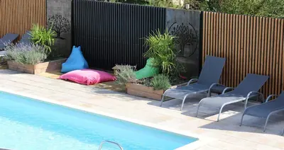 Piscine de l'établissement Gîtes Les Volets Rouges d'Allonnes ou située à proximité