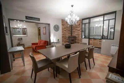 Coin salon dans l'établissement Chambre de Charme dans maison d'hote 