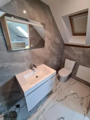Salle de bains dans l'établissement La roseraie
